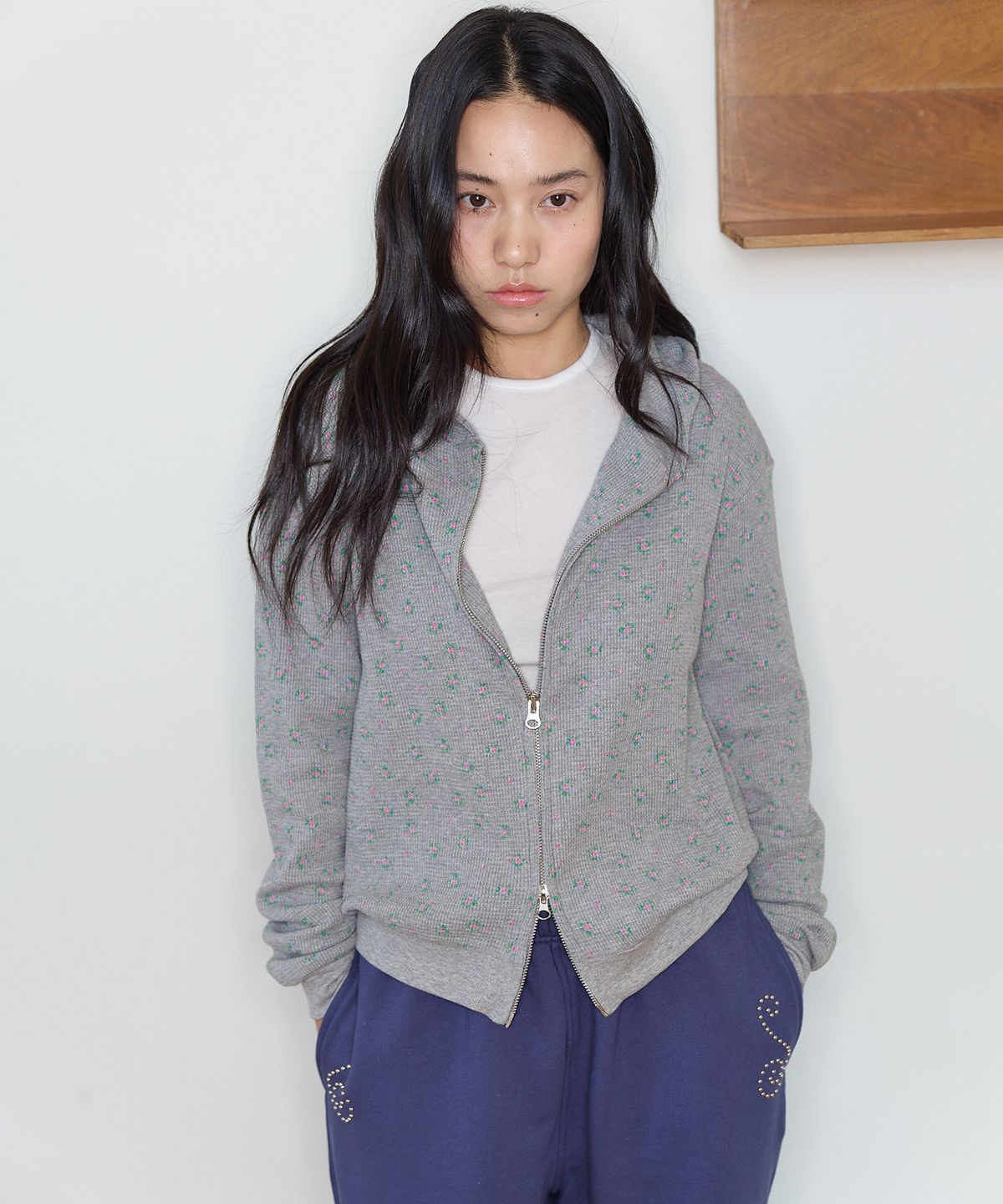 홈바디띵즈(HOMEBODY THINGS) Tiny Flower Hoodie Zip-Up (GREY)
