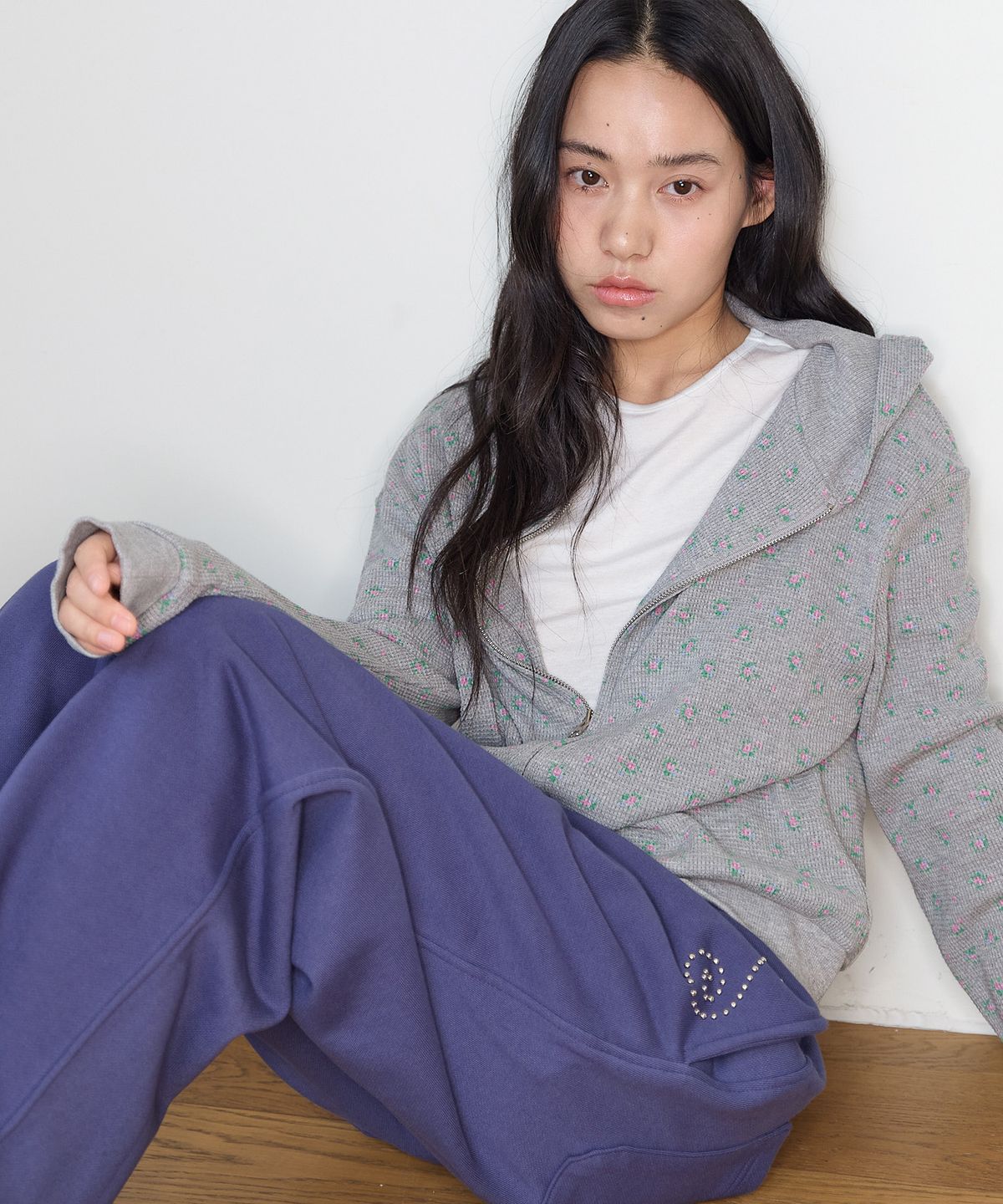 홈바디띵즈(HOMEBODY THINGS) Tiny Flower Hoodie Zip-Up (GREY)
