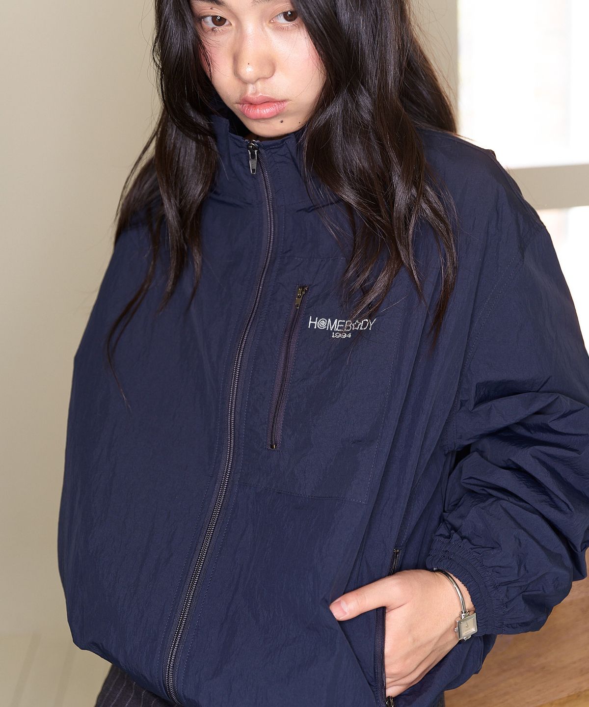 홈바디띵즈(HOMEBODY THINGS) Homebody Pocket Windbreaker (NAVY)