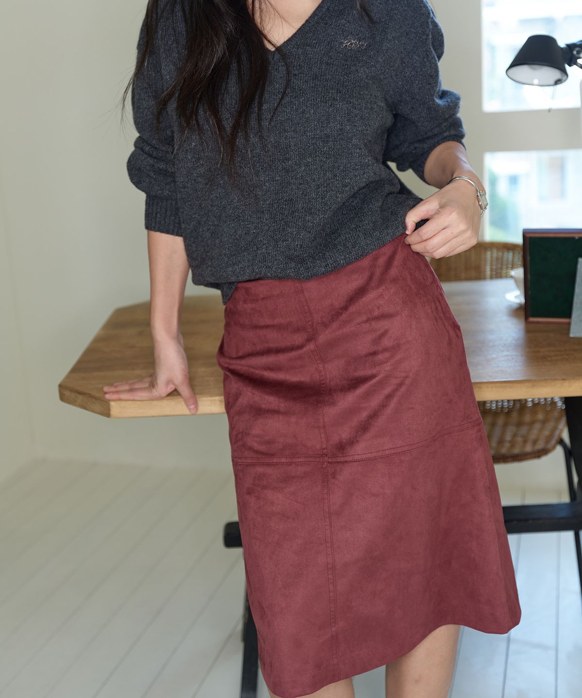 홈바디띵즈(HOMEBODY THINGS) Suede Midi Skirt (BURGUNDY)