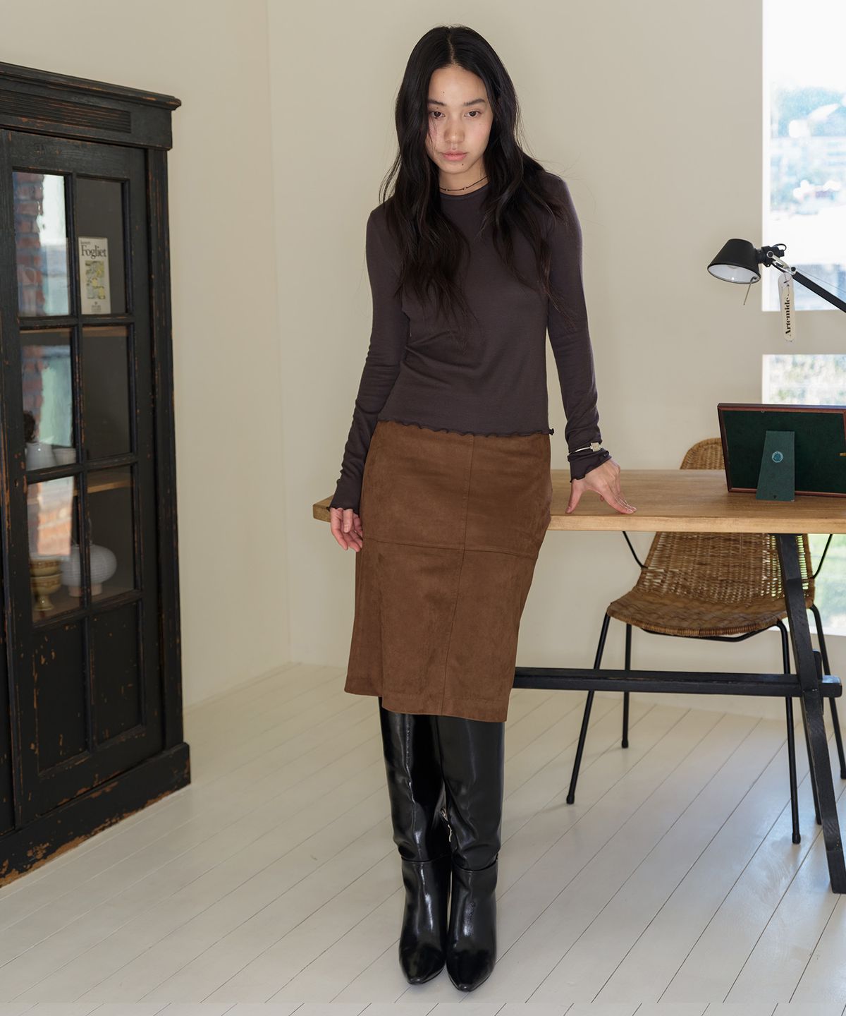홈바디띵즈(HOMEBODY THINGS) Suede Midi Skirt (BROWN)