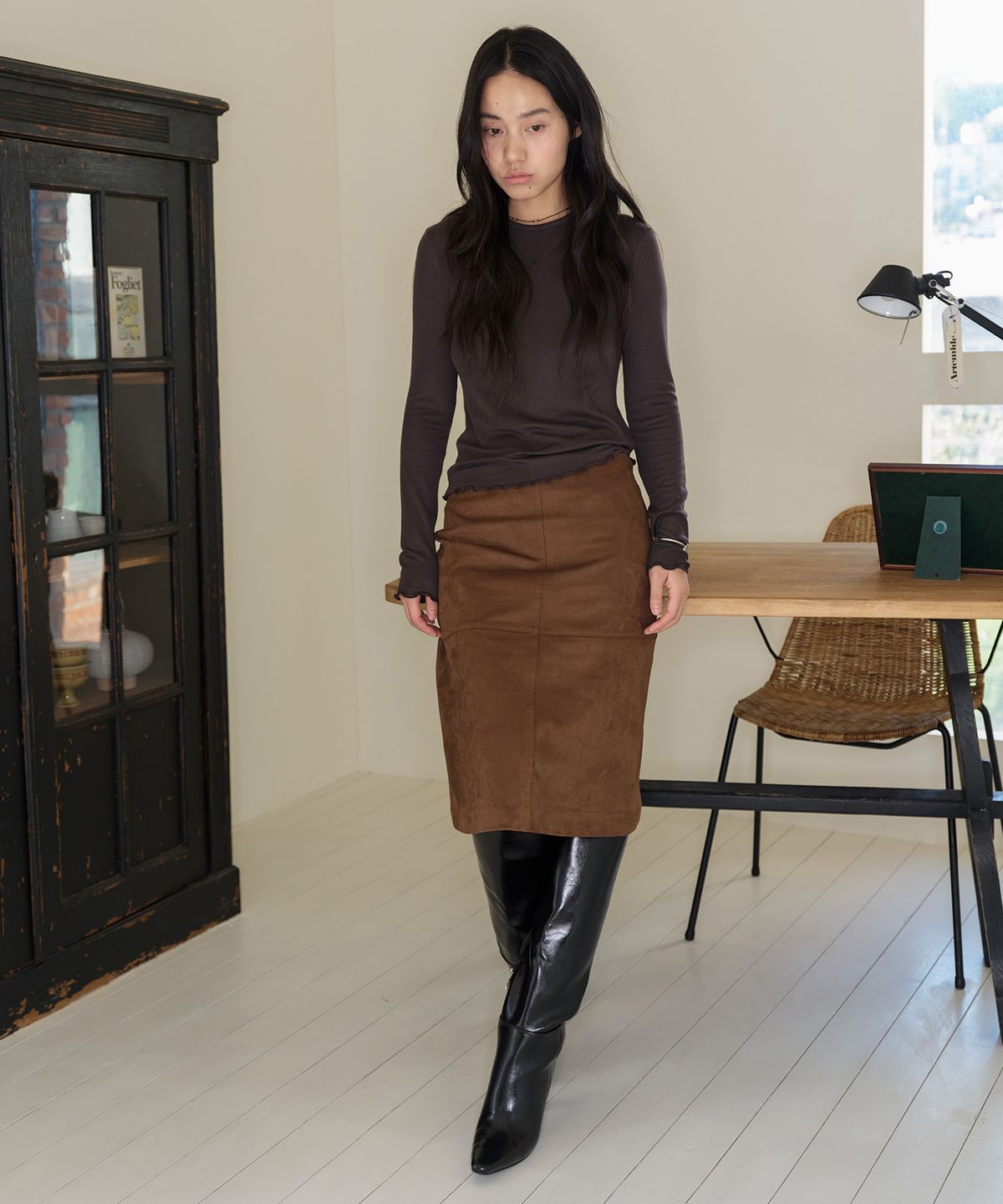 홈바디띵즈(HOMEBODY THINGS) Suede Midi Skirt (BROWN)