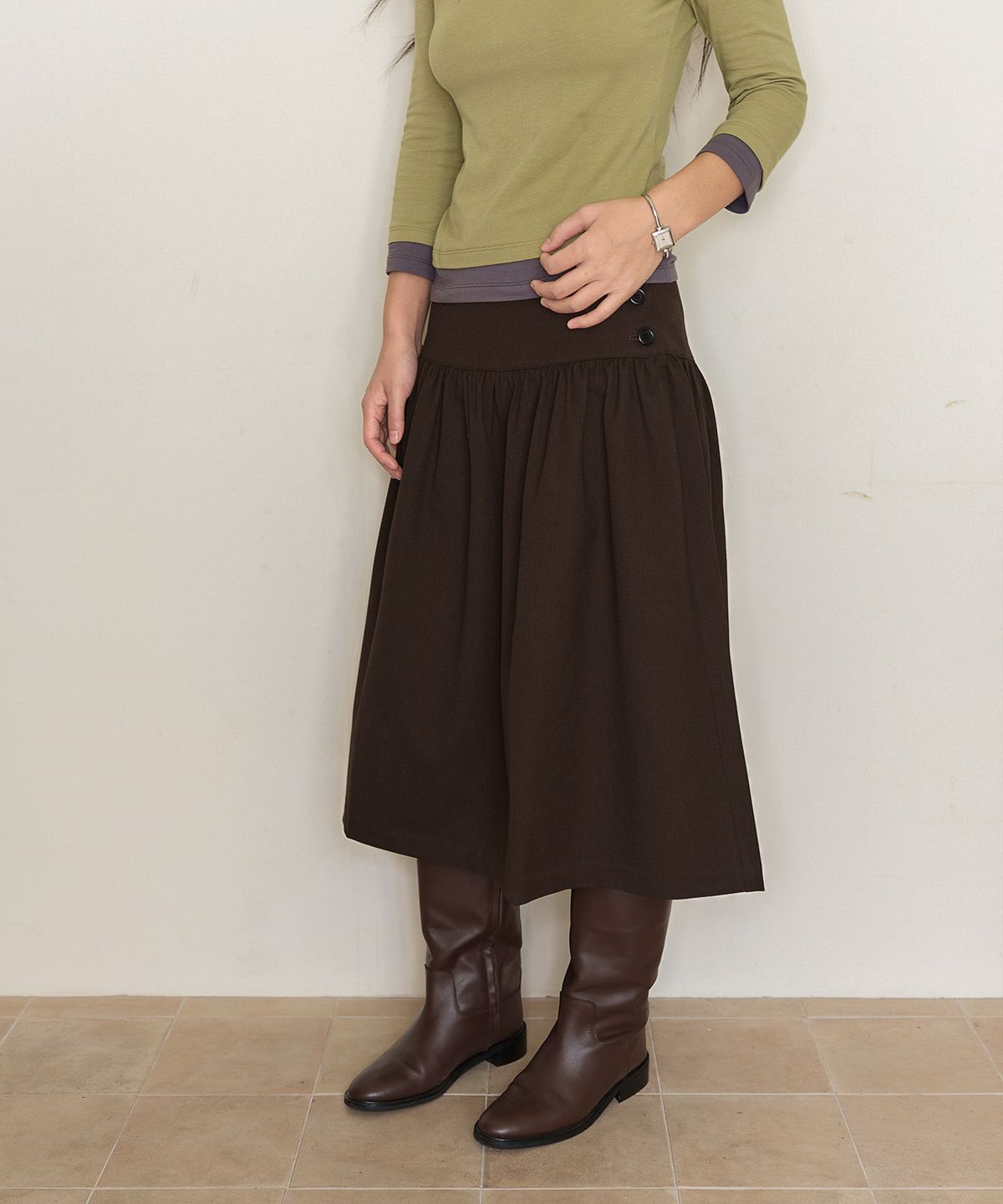 홈바디띵즈(HOMEBODY THINGS) Button Shirring Long Skirt (BROWN)