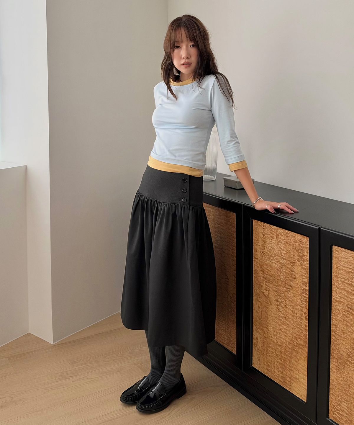 홈바디띵즈(HOMEBODY THINGS) Button Shirring Long Skirt (CHARCOAL)