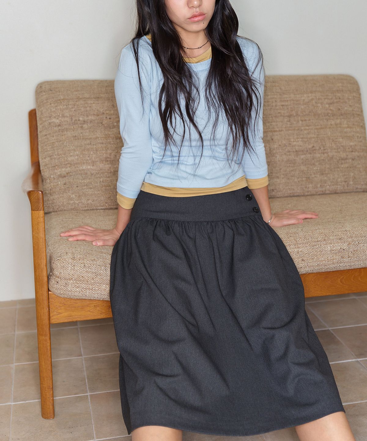 홈바디띵즈(HOMEBODY THINGS) Button Shirring Long Skirt (CHARCOAL)