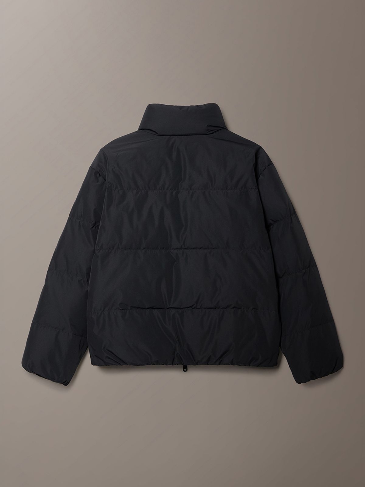 캘빈클라인 진(CALVIN KLEIN JEANS) 스탠드 칼라 모노로고 다운 자켓 4RH570G UB1