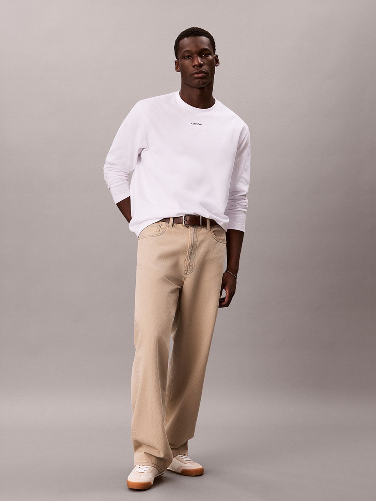 캘빈클라인 진(CALVIN KLEIN JEANS) 릴렉스 300gsm 백 스크립트 그래픽 긴팔 티셔츠 4RJ814G YAF