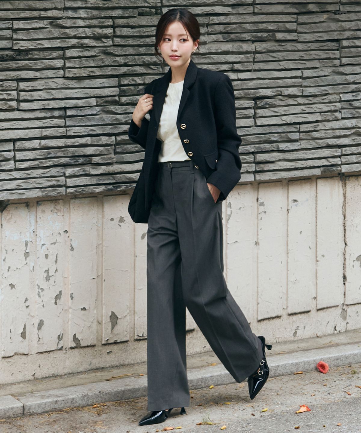 드로우핏 우먼(DRAWFIT WOMEN) [드로우핏우먼 X 주미니] 울 코튼 원턱 벨티드 슬랙스 [BLACK]