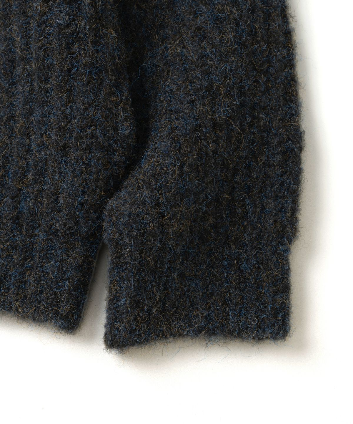 니티드(KNITTED) (UNISEX) 부클 래글런 와플 크롭 라운드 니트 MULTI BLACK