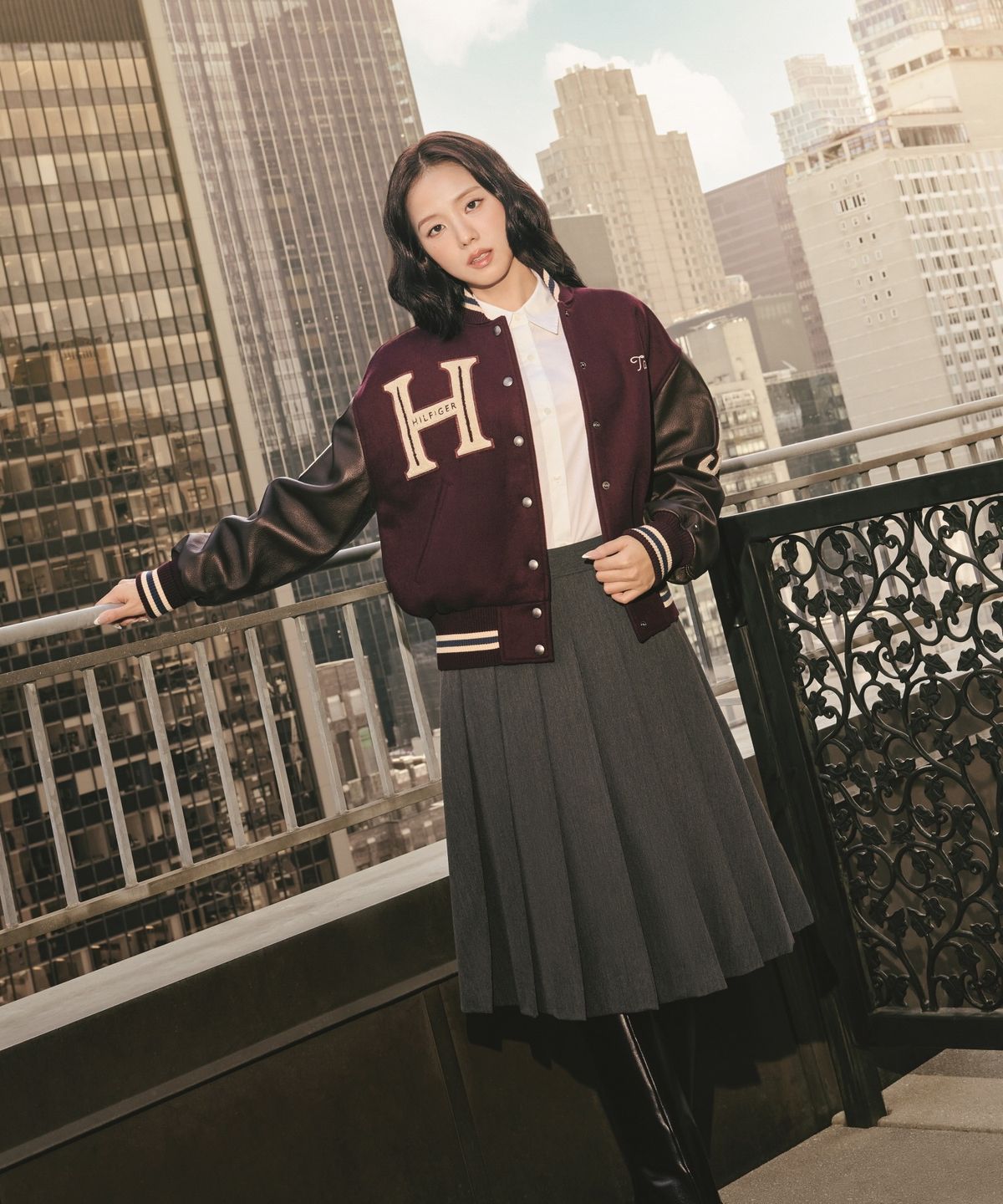 타미힐피거(TOMMY HILFIGER) 비스코스 플리츠 미디 스커트 (T22G7WSC060WT1P7D)