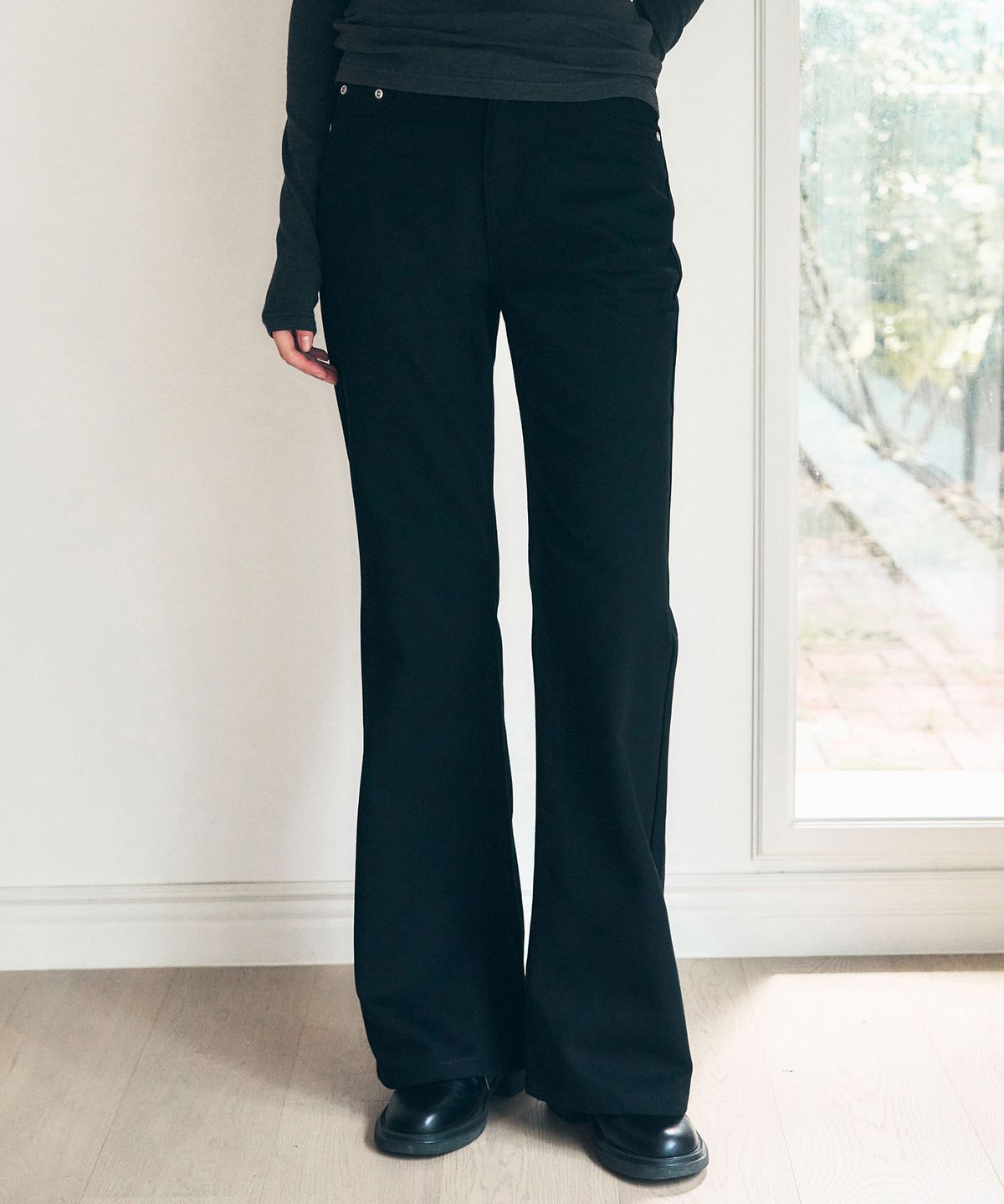 드로우핏 우먼(DRAWFIT WOMEN) [드로우핏우먼 X 주미니] 세미 부츠컷 데님 팬츠 [BLACK]