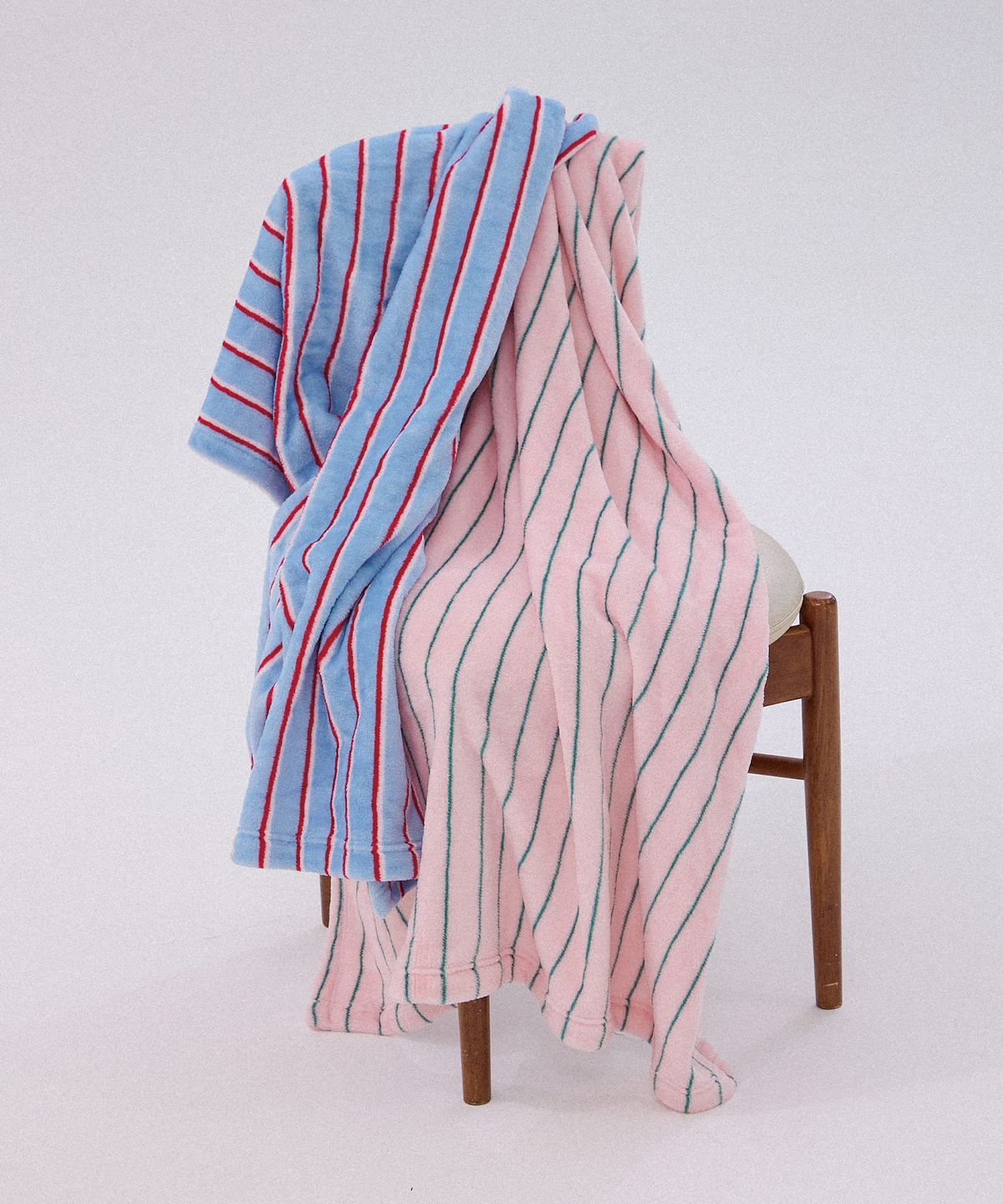 티세르(TESER) 극세사수면 똑딱이 담요 [Blanket] - 2 color