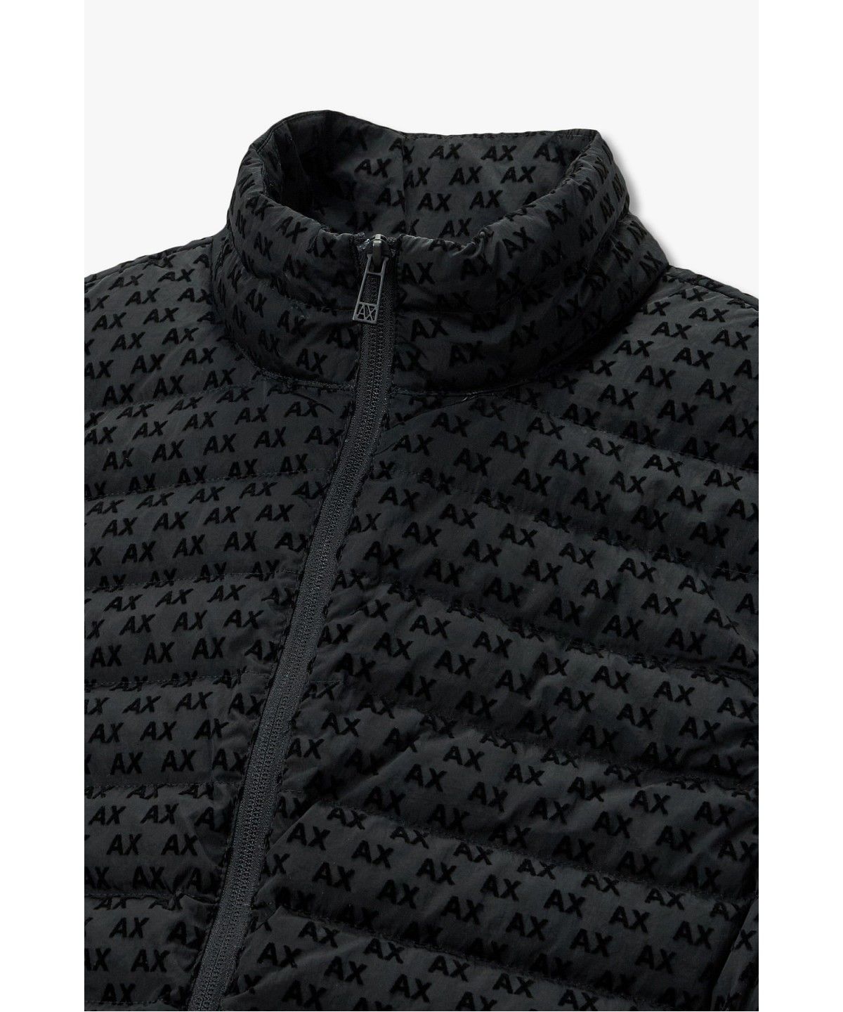 아르마니 익스체인지(ARMANI EXCHANGE) 남성 올오버 로고 패턴 다운 베스트 _블랙_A416310021