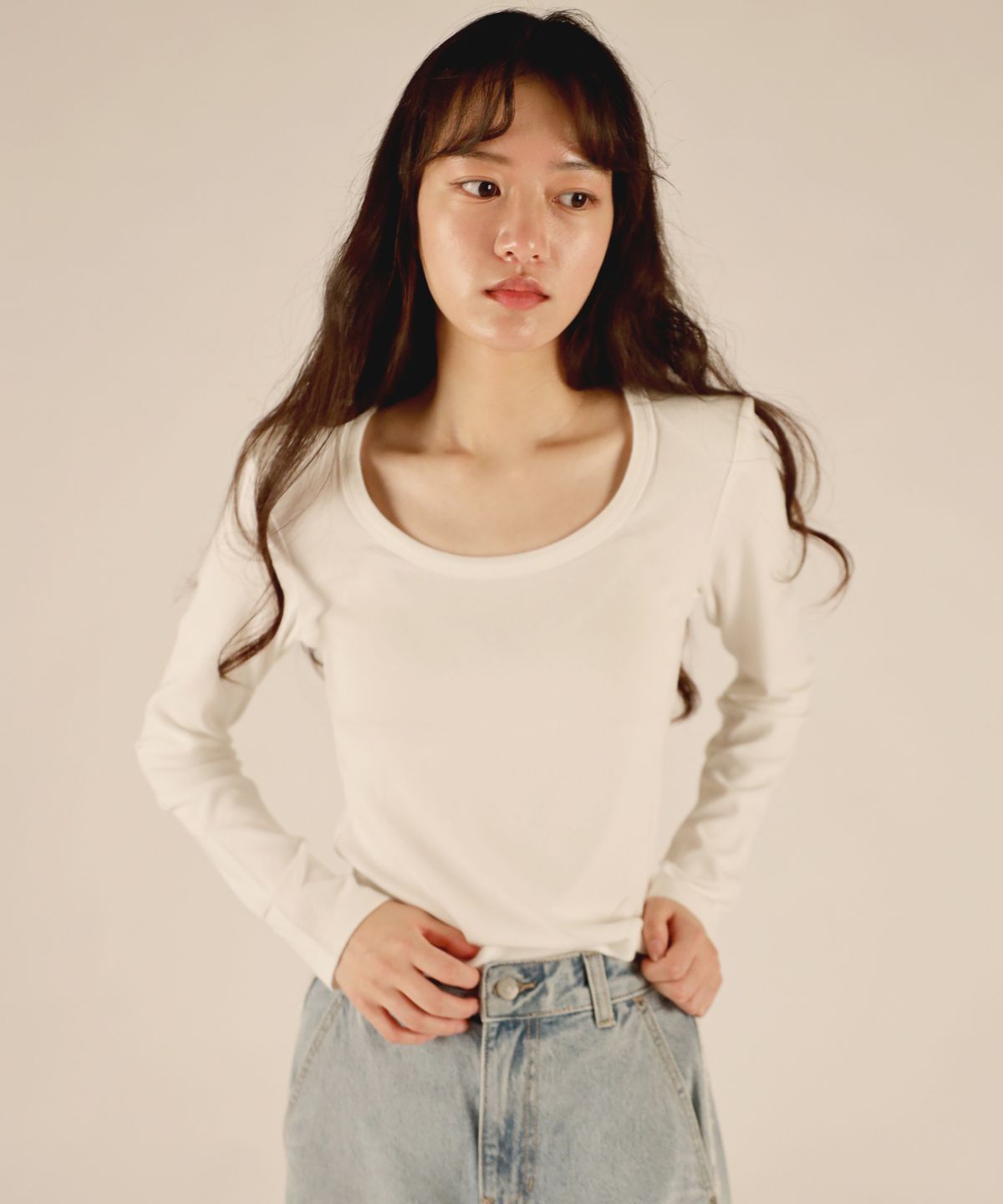리브레너(REBRENNER) 포인트 숄더 슬림핏 롱슬리브 그레이