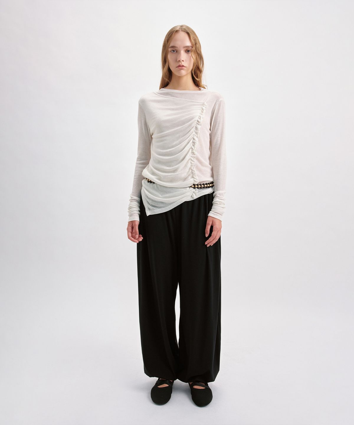 시메트릭 퍼센트(SYMMETRICPERCENT) Asymmetric Shirring Top / Ivory