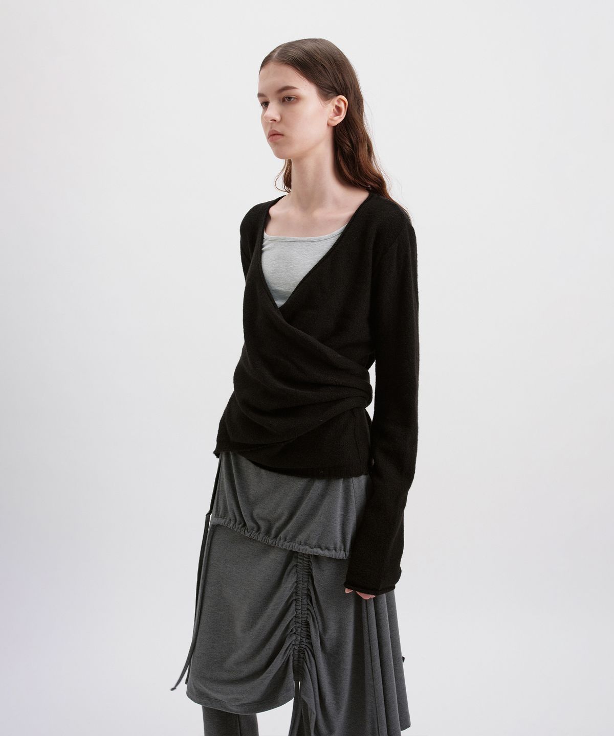 시메트릭 퍼센트(SYMMETRICPERCENT) Envelop Draped Knit / Black