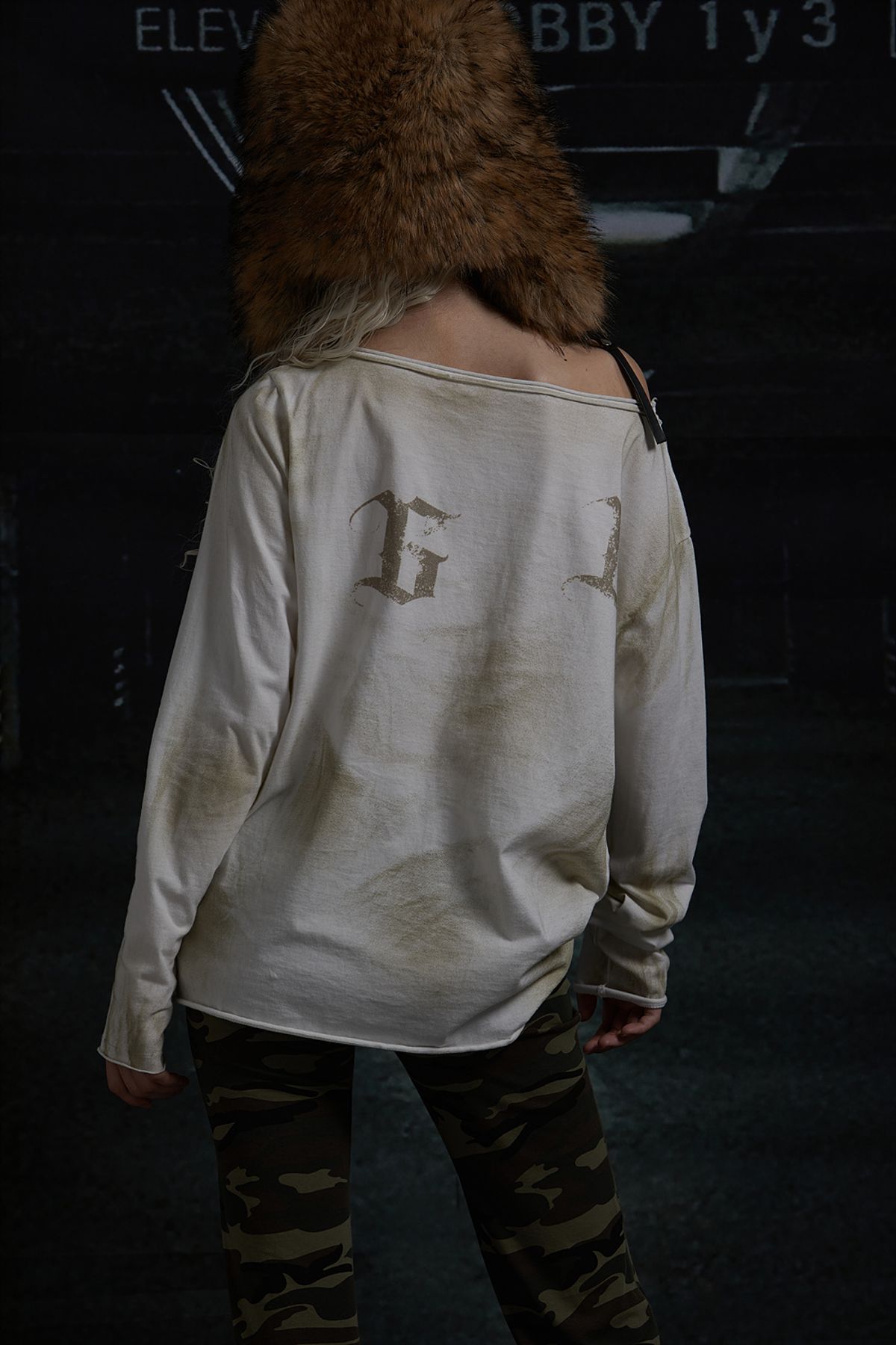 게이트리스(GATELESS) DROWING LONG SLEEVE