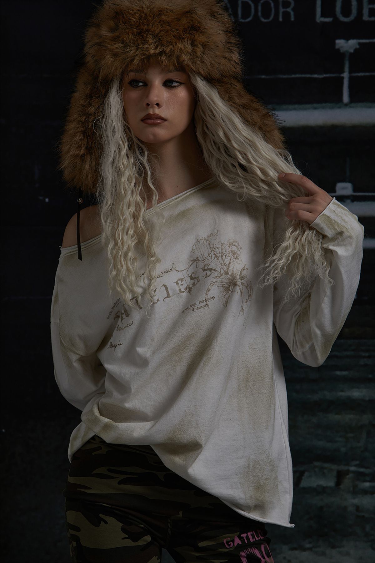 게이트리스(GATELESS) DROWING LONG SLEEVE