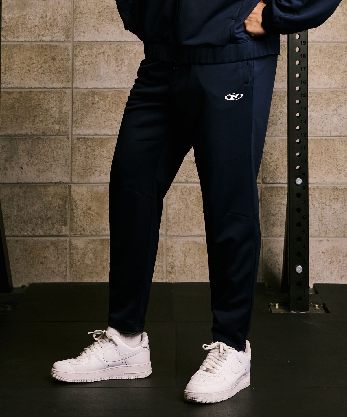 본투윈(BORN TO WIN) SYMBOL B TRAINING PANTS [NAVY]
