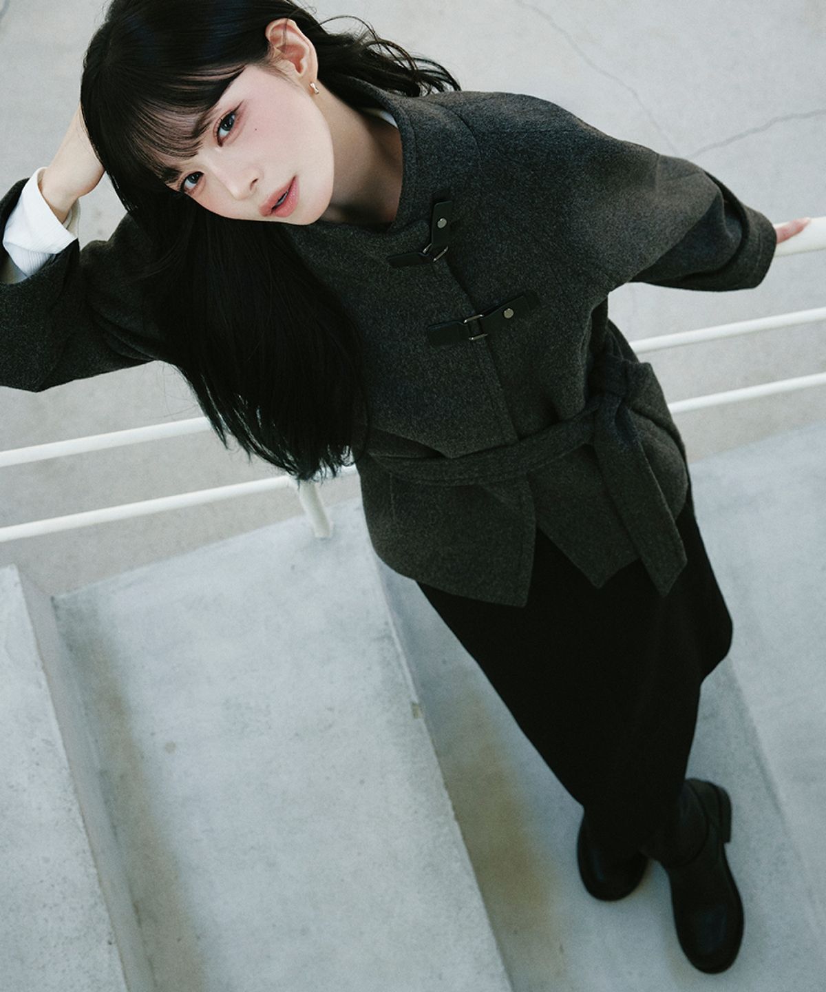 미쏘(MIXXO) 버클 변형 하이넥 숏코트_MIWJHGV42B