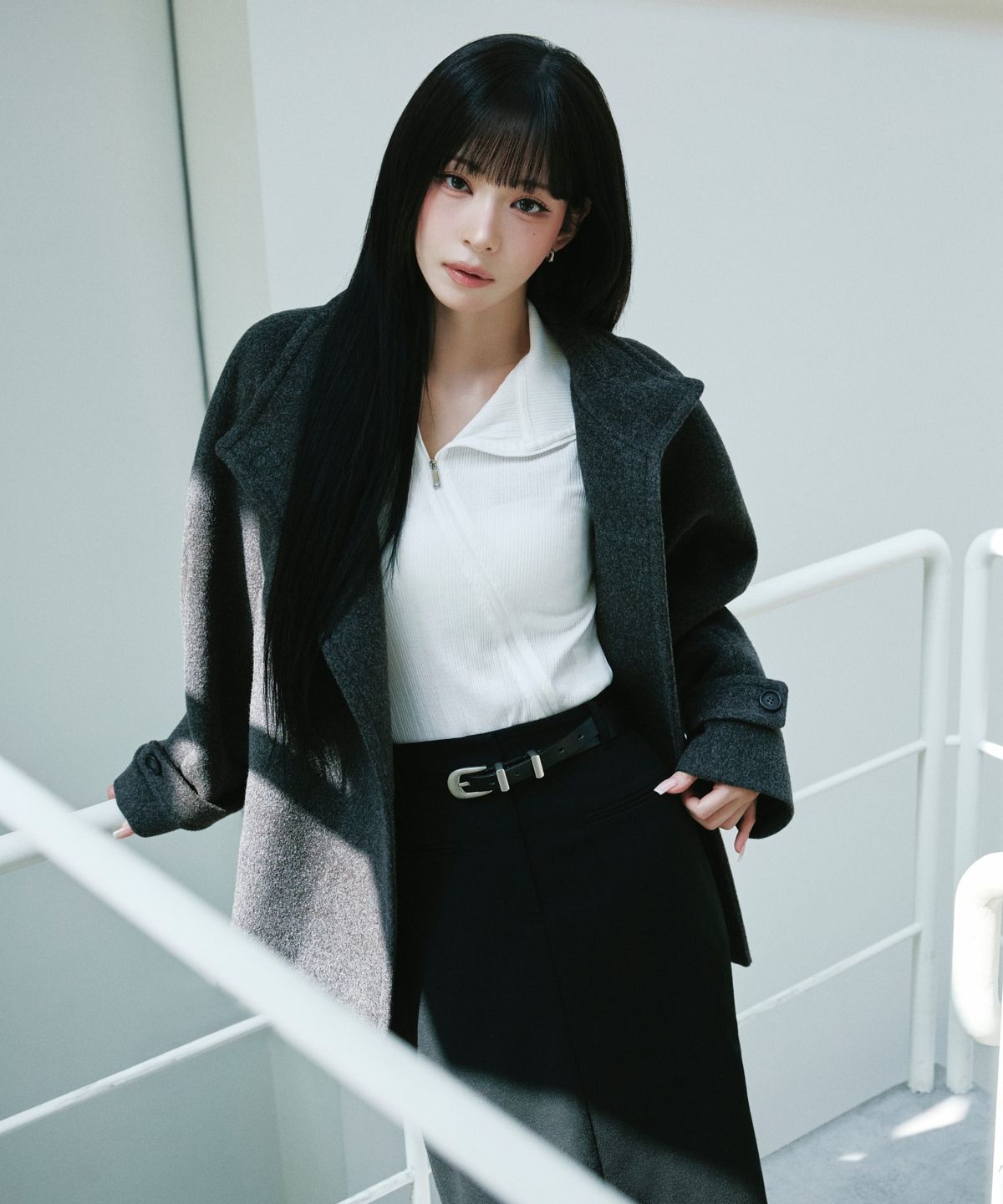 미쏘(MIXXO) 버클 변형 하이넥 숏코트_MIWJHGV42B