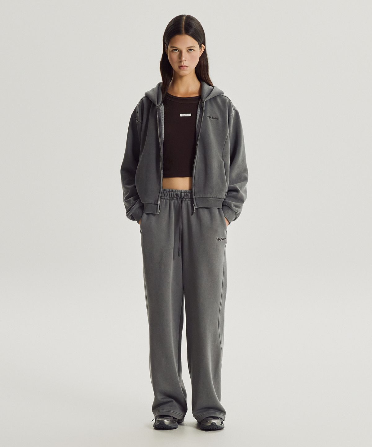 뉴발란스(NEW BALANCE) NBMLG4W052 / WOMEN 에센셜 기모 다잉 와이드팬츠 (D/CHARCOAL)