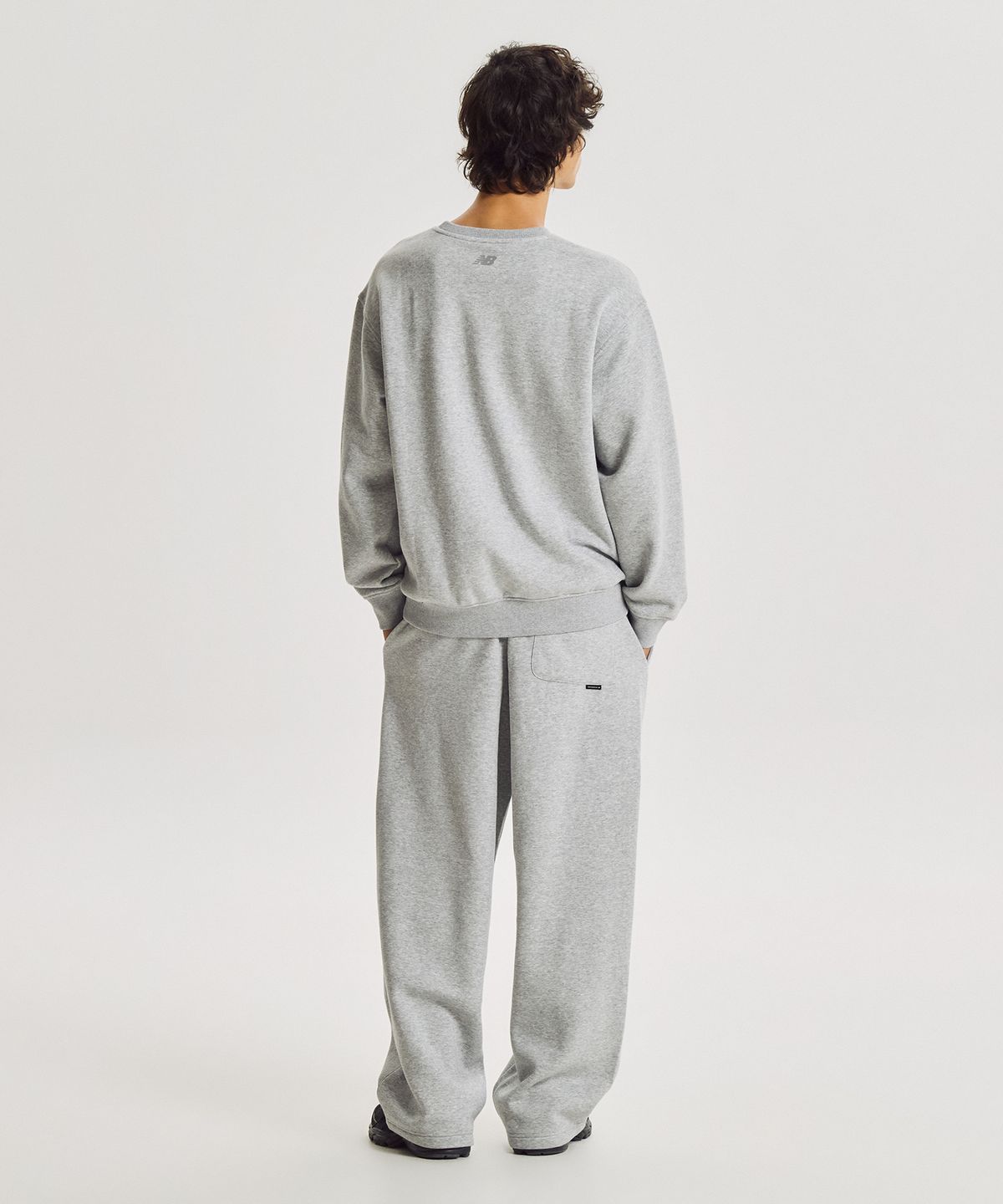 뉴발란스(NEW BALANCE) NBMLG41023 / UNI 에센셜 클래식 기모 와이드 팬츠 (M/GRAY)