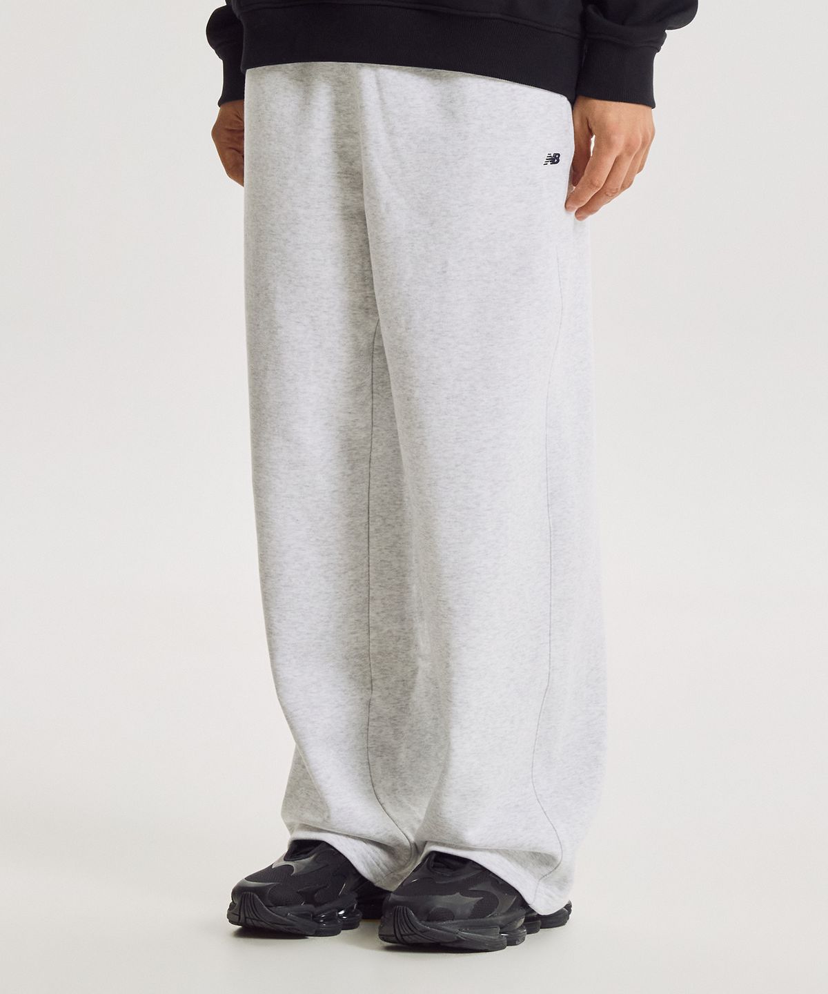 뉴발란스(NEW BALANCE) NBMLG41023 / UNI 에센셜 클래식 기모 와이드 팬츠 (L/GRAY)