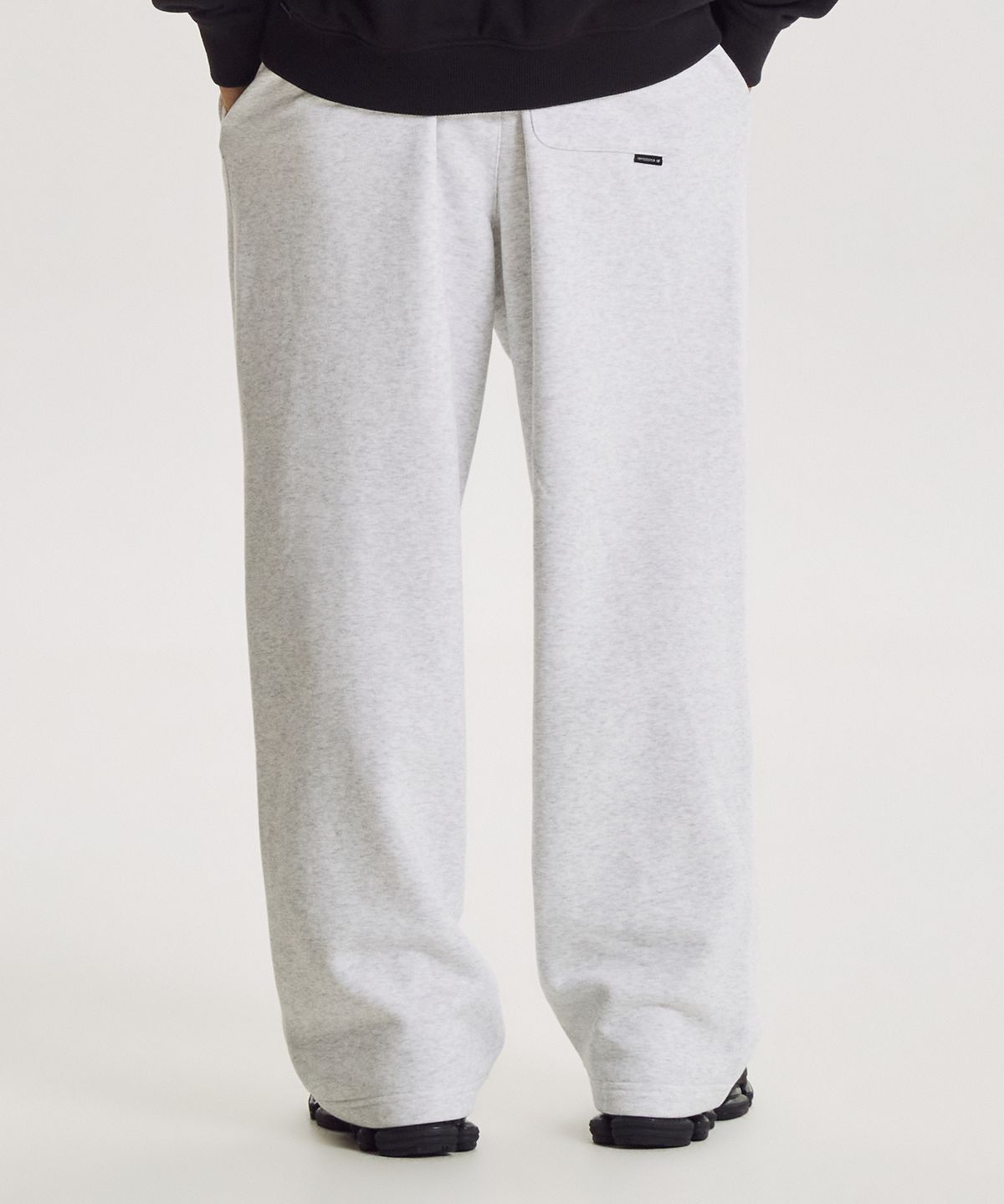 뉴발란스(NEW BALANCE) NBMLG41023 / UNI 에센셜 클래식 기모 와이드 팬츠 (L/GRAY)