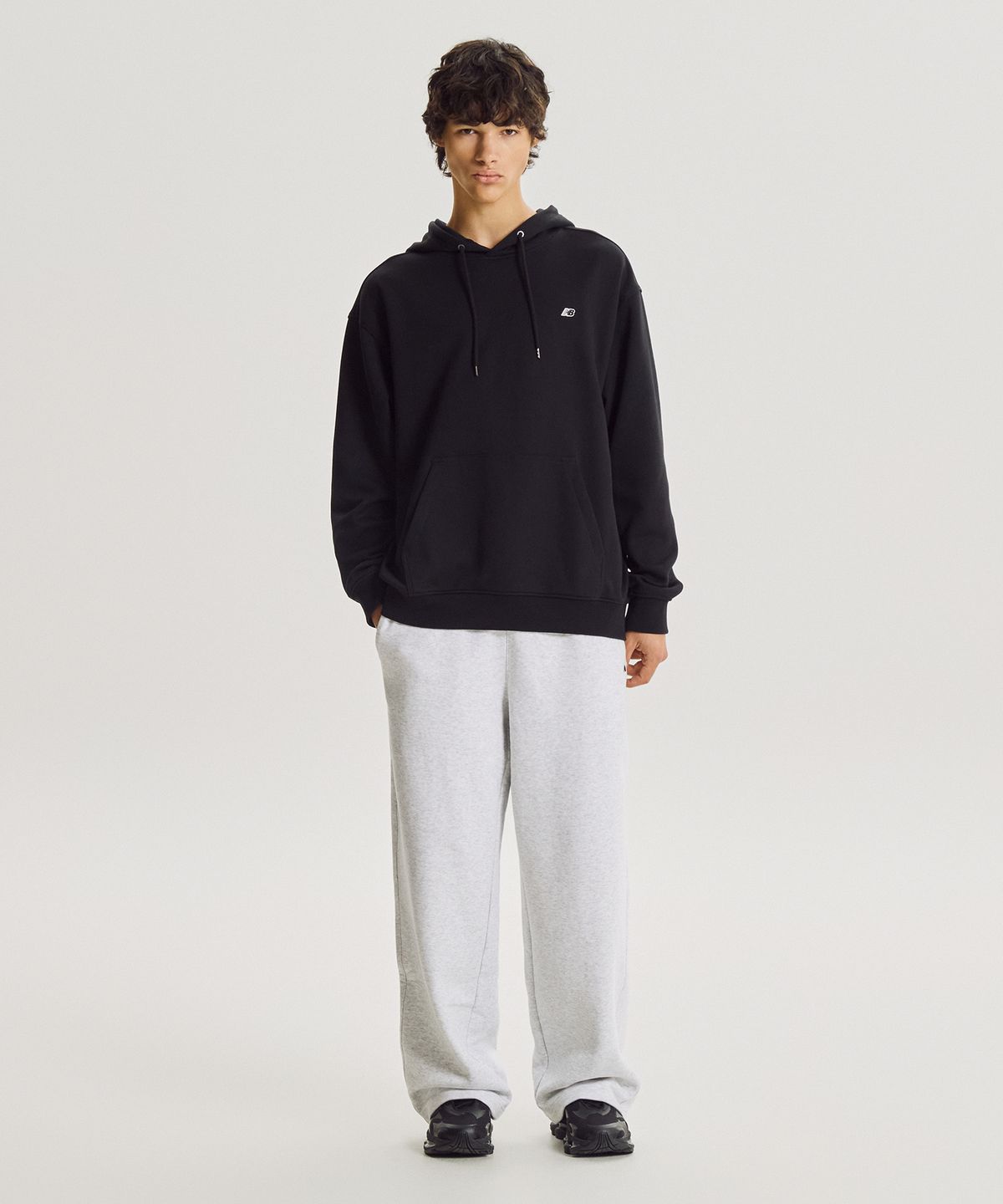 뉴발란스(NEW BALANCE) NBMLG41023 / UNI 에센셜 클래식 기모 와이드 팬츠 (L/GRAY)