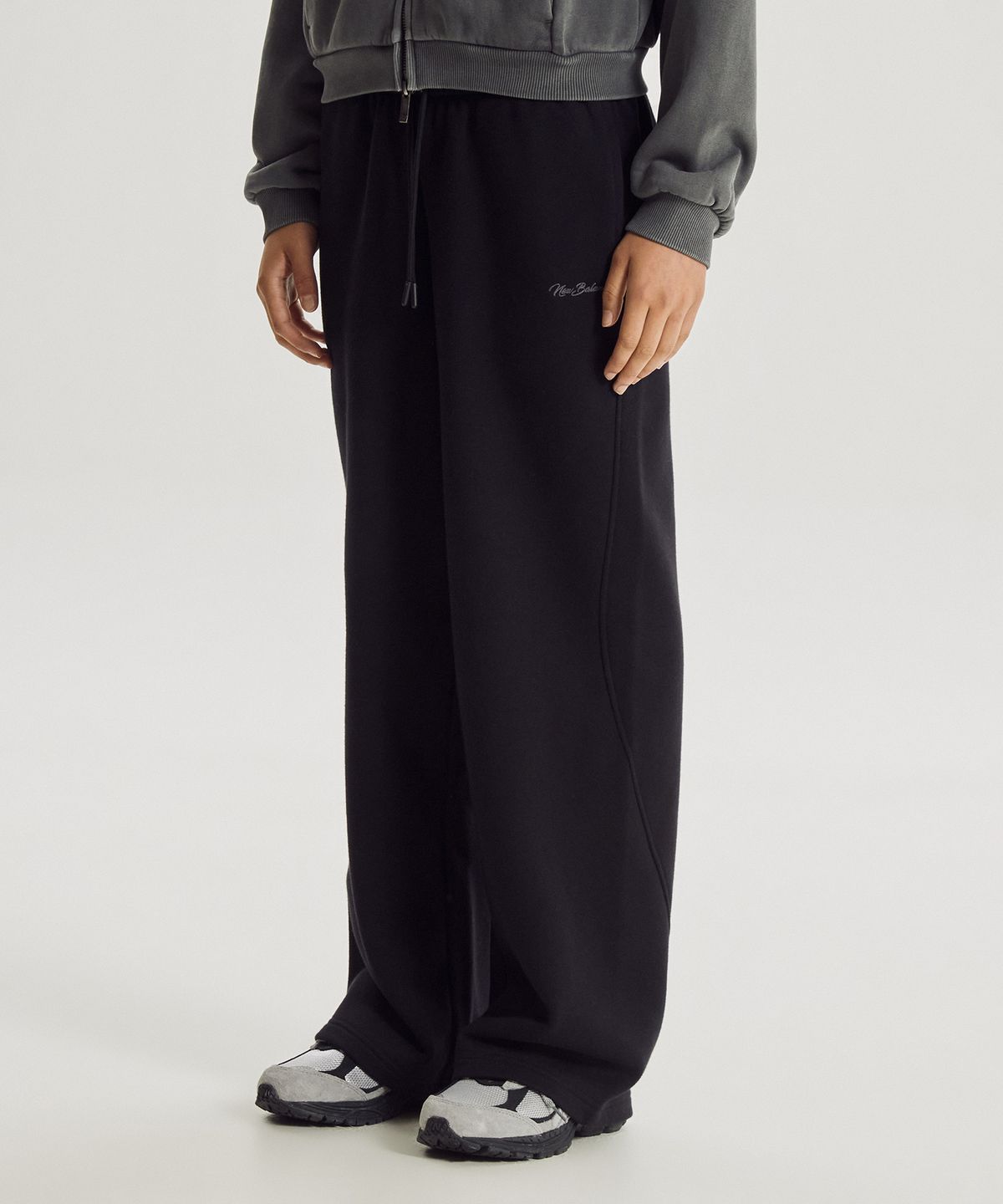 뉴발란스(NEW BALANCE) NBMLG4W012 / WOMEN 에센셜 기모 와이드팬츠 (BLACK)