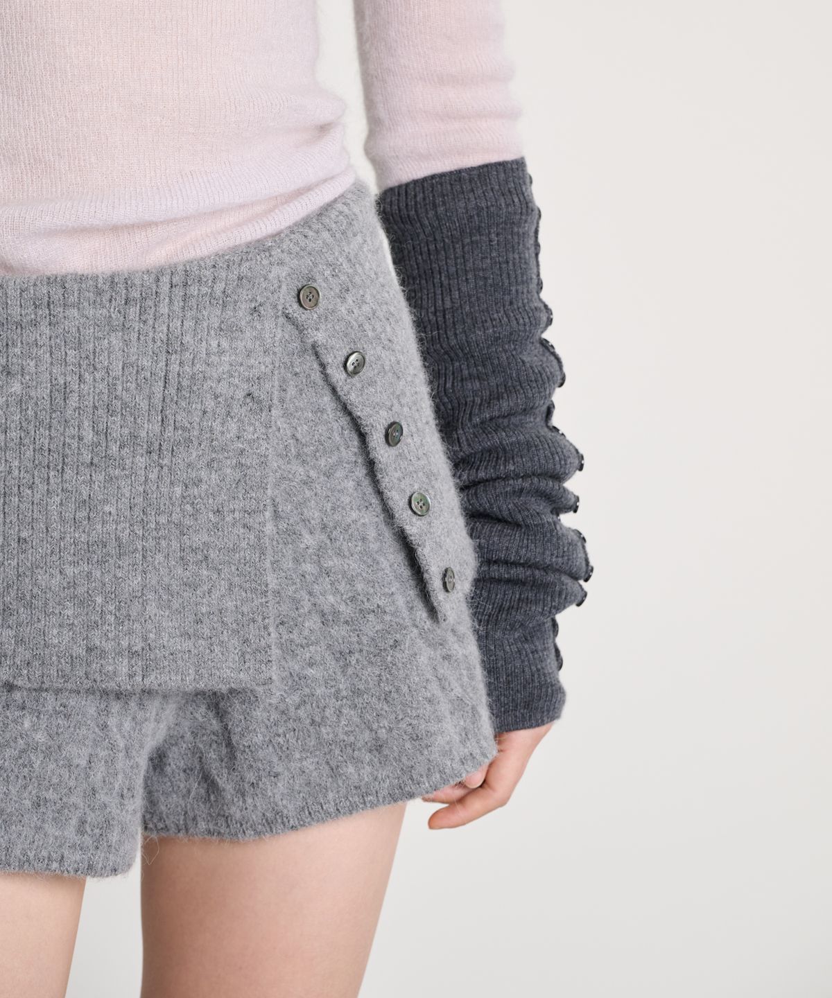 더애틋(THE AÉTUT) Alpaca Wool Cable Shorts_Charcoal