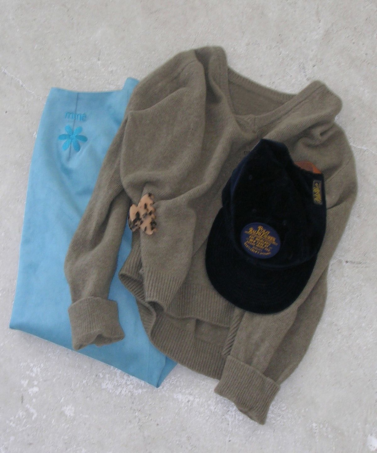 뮈르뮈르(MURMURE) 베른 홀가먼트 브이 울 니트_Bern Knit_Khaki Mocha