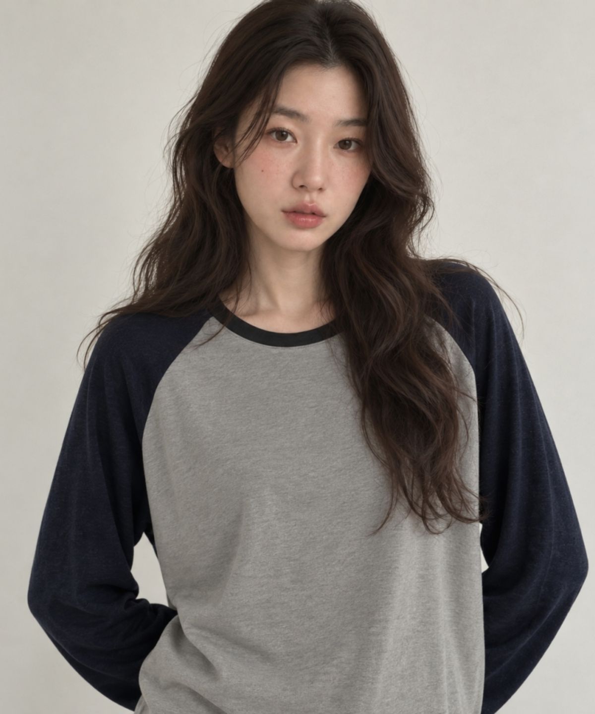 넌즈시(NUNZSI) 울 블랜딩 소프트 레글런 티셔츠 네이비