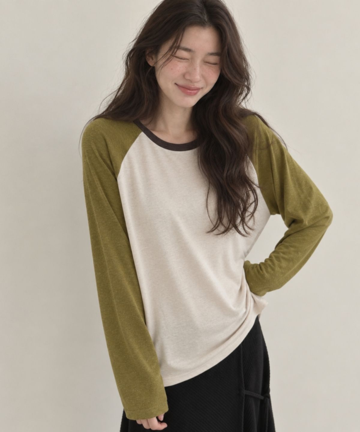 넌즈시(NUNZSI) 울 블랜딩 소프트 레글런 티셔츠 올리브