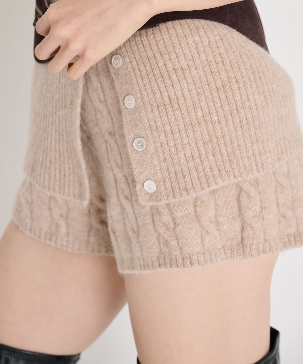 더애틋(THE AÉTUT) Alpaca Wool Cable Shorts_Beige