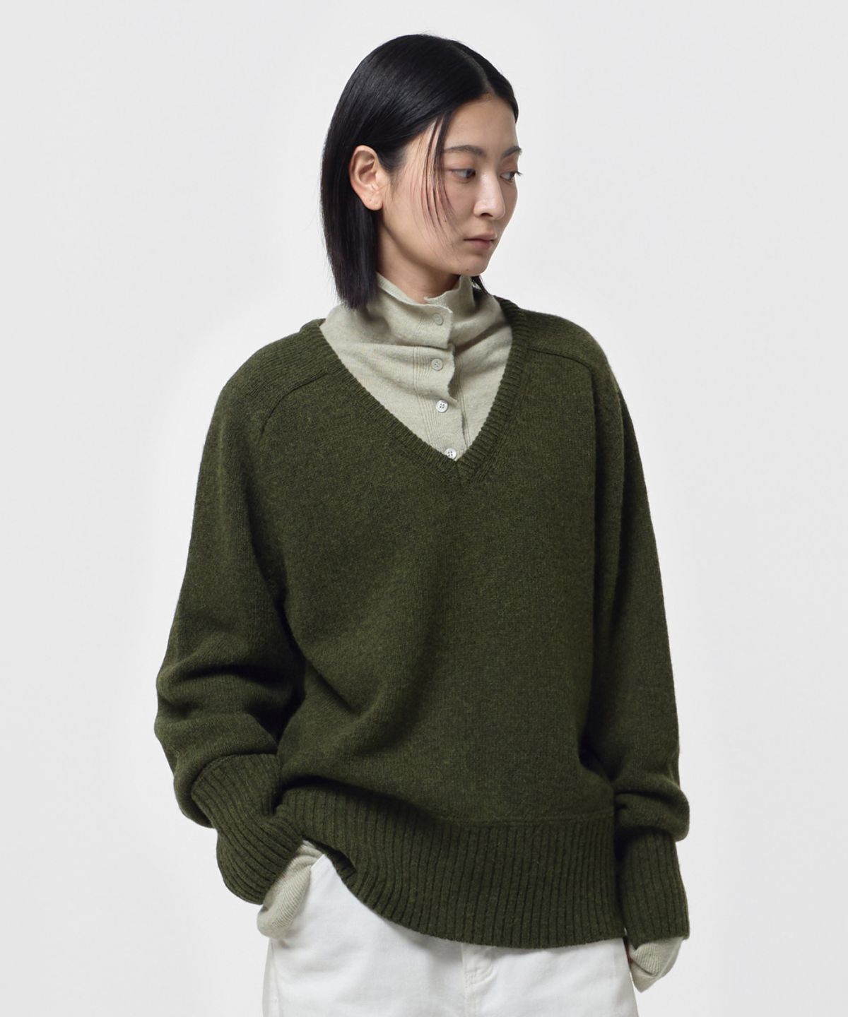 지비에이치 어패럴(GBH APPAREL) WOOL V-NECK SWEATER / KHAKI