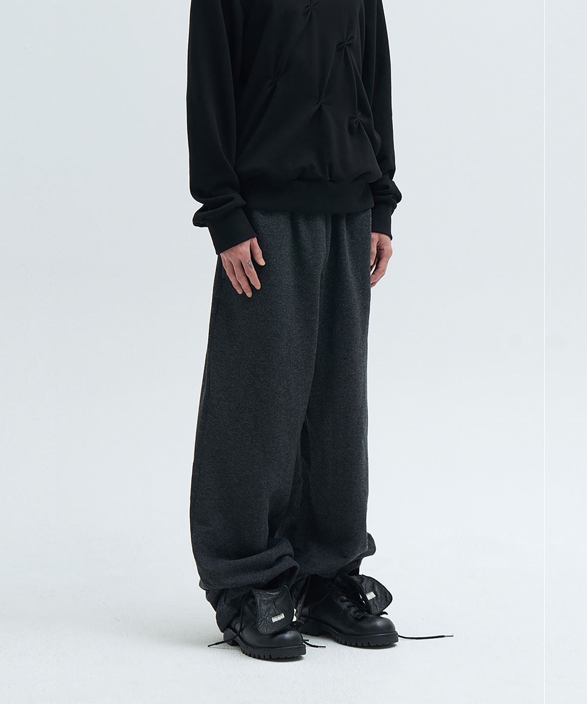 카사카사(KASAKASA) Wool Drawstring Sweatpants Charcoal