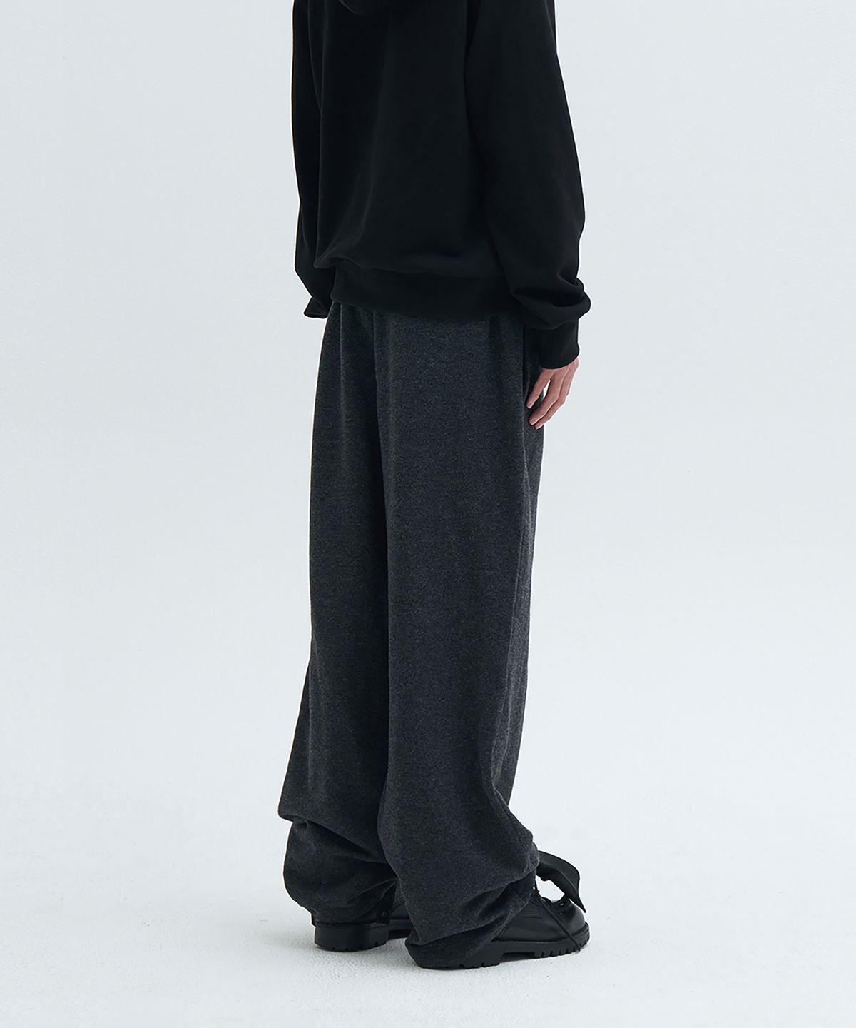 카사카사(KASAKASA) Wool Drawstring Sweatpants Charcoal