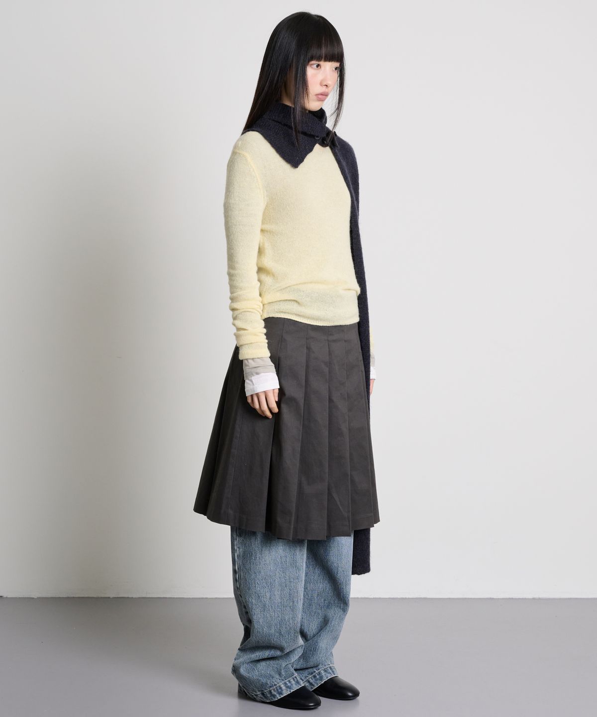더애틋(THE AÉTUT) Pleated Midi Skirt_Charcoal
