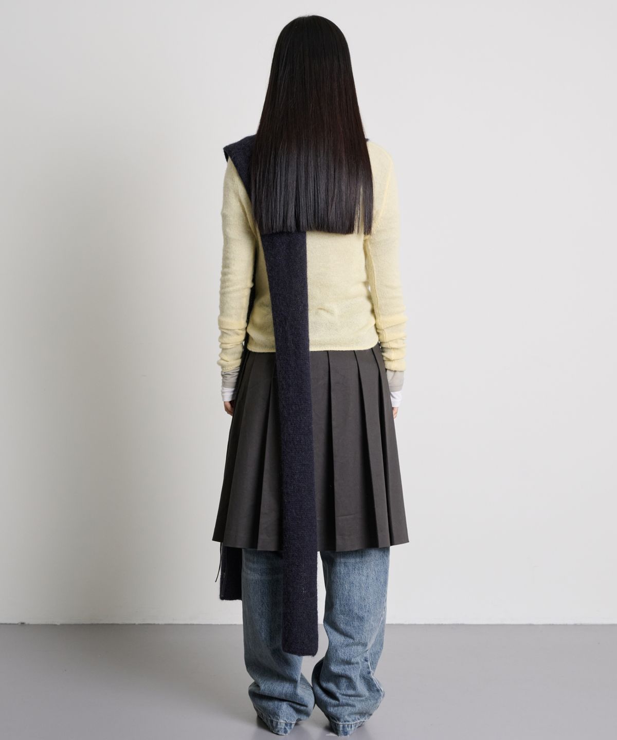 더애틋(THE AÉTUT) Pleated Midi Skirt_Charcoal