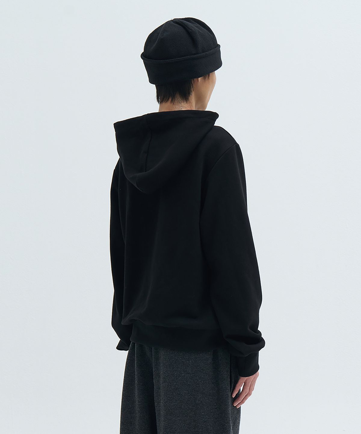 카사카사(KASAKASA) Sculpted Pleat Hoodie Black