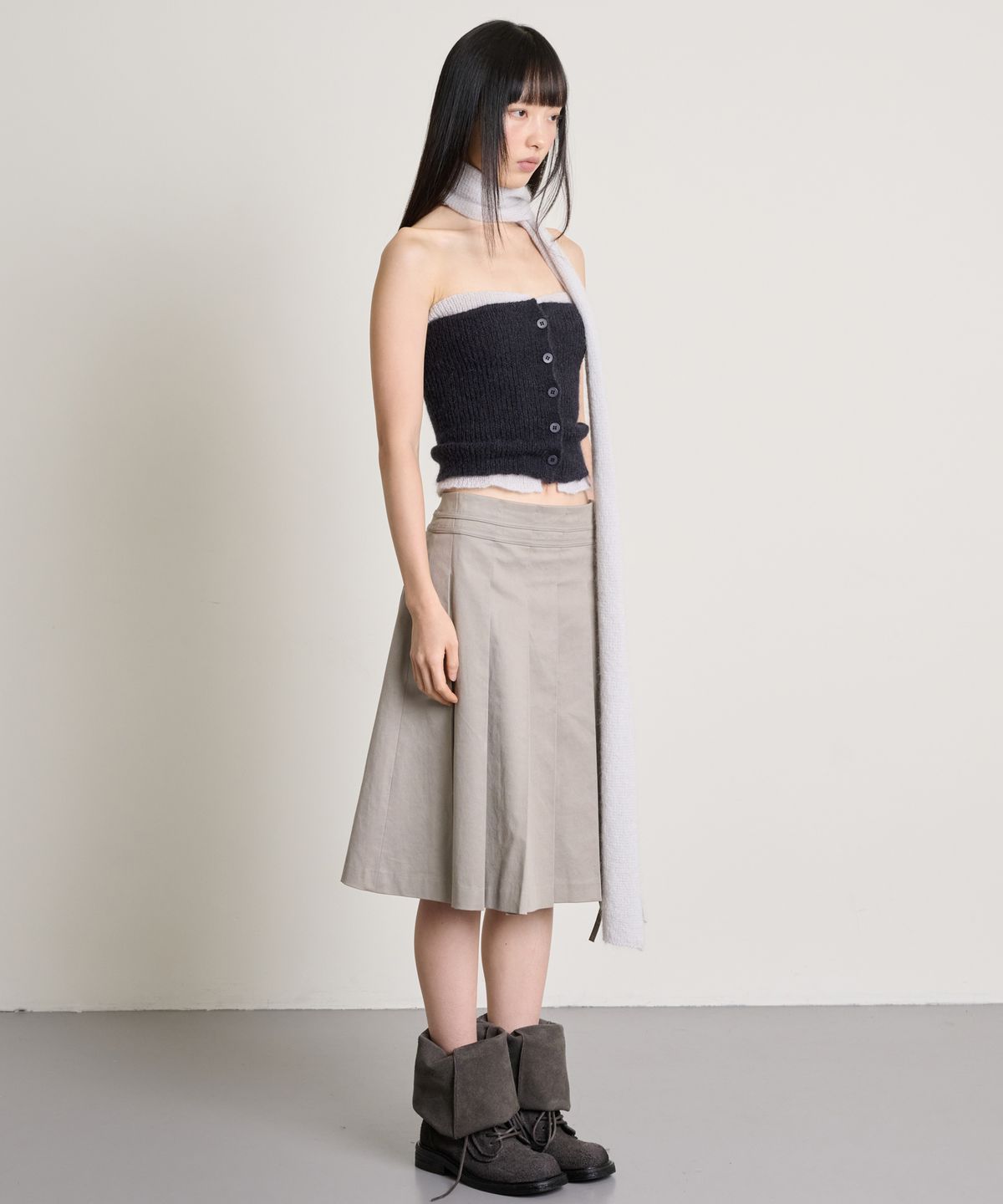 더애틋(THE AÉTUT) Pleated Midi Skirt_Light Khaki