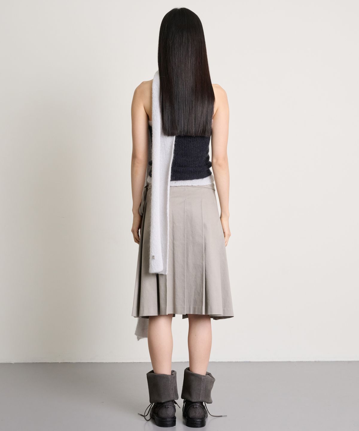 더애틋(THE AÉTUT) Pleated Midi Skirt_Light Khaki