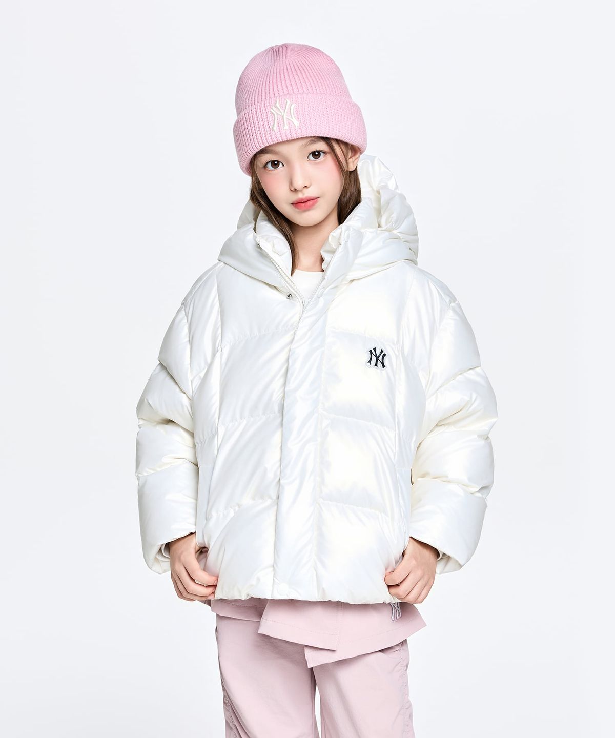 엠엘비 키즈(MLB KIDS) 스트릿 걸즈 프리즘 유로피안덕 숏다운 NY (Ivory)
