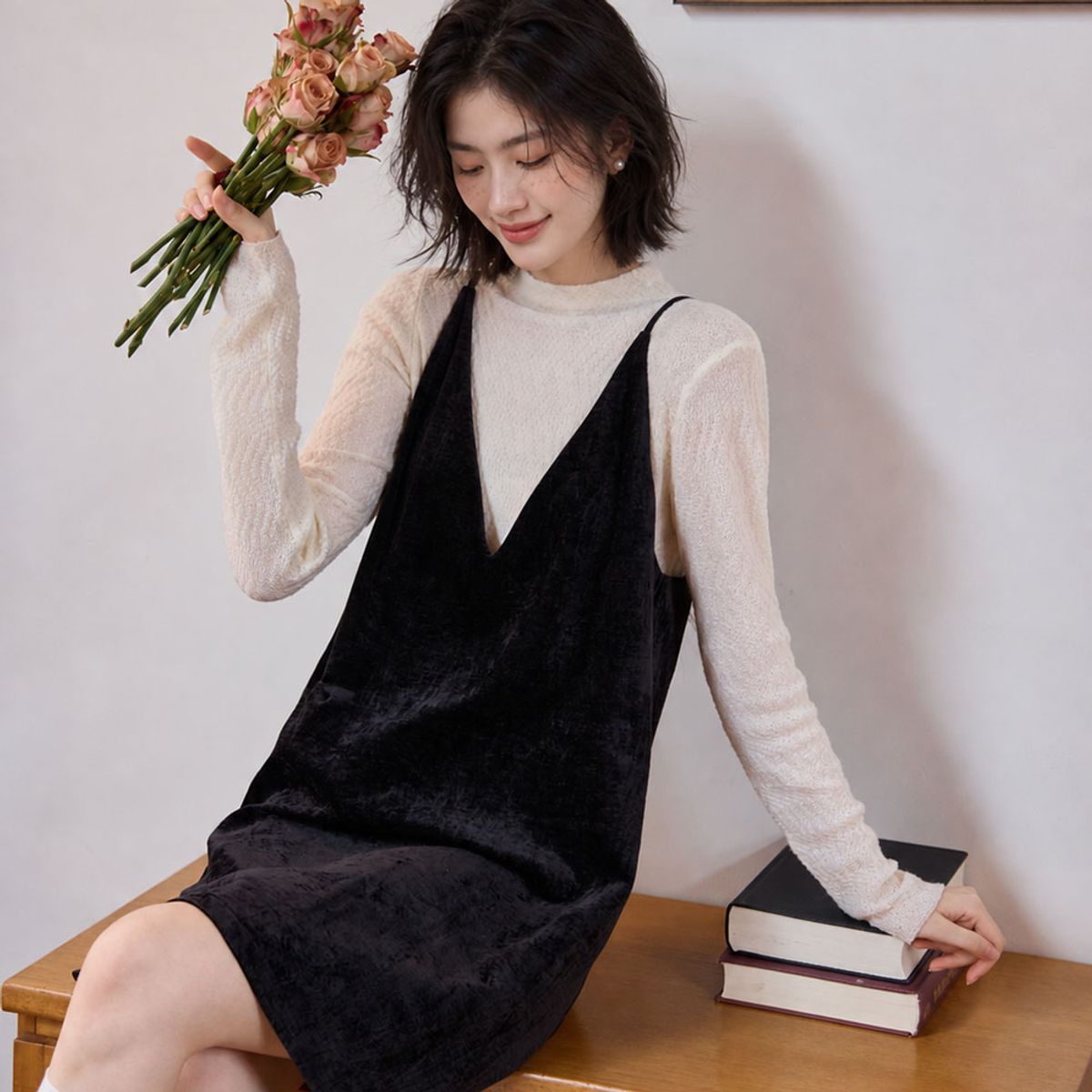 랭썬(LANGSON) LS_Spaghetti velvet dress