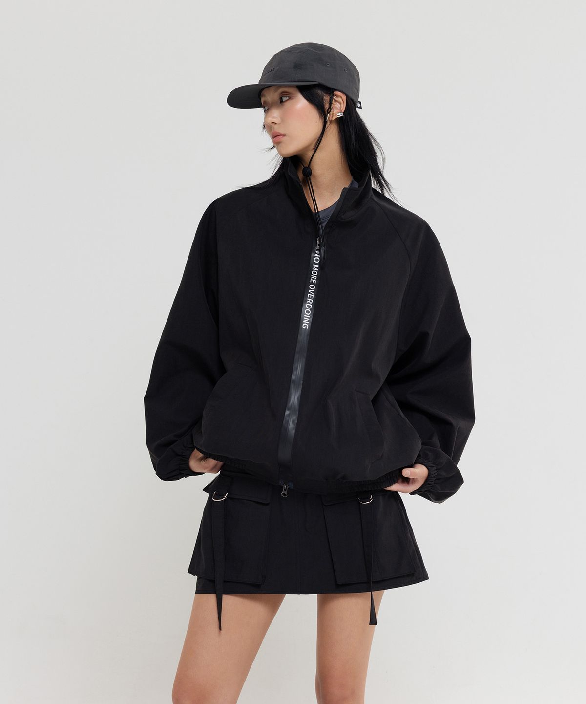 노버(NNVER) 레터링 하이넥 윈드브레이커 (black)