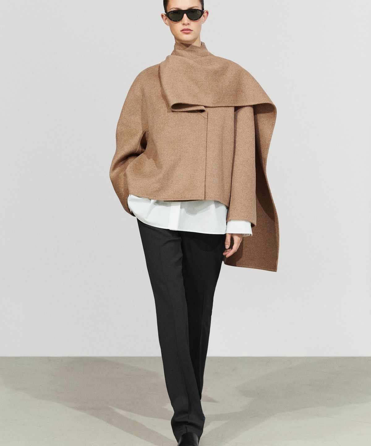 마시모두띠(MASSIMO DUTTI) 스웨이드 스카프 디테일 쇼트 코트