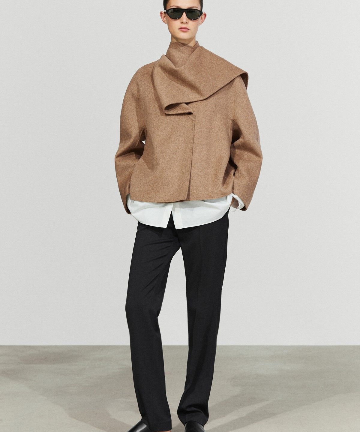 마시모두띠(MASSIMO DUTTI) 스웨이드 스카프 디테일 쇼트 코트