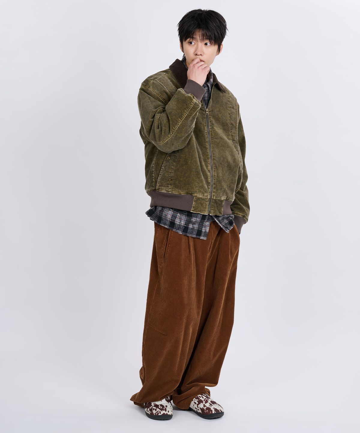 논타입(NONTYPE) GARMENT WASHED CURVED MOLESKIN JUMPER (KHAKI)